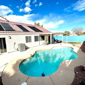 Sweet Spacious 5 Bdrm With Pool Holiday home